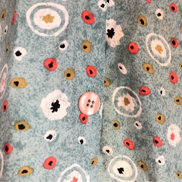 🔹2/$30🔹 Turquoise Patterned Button Up Tee - Picture 5 of 7